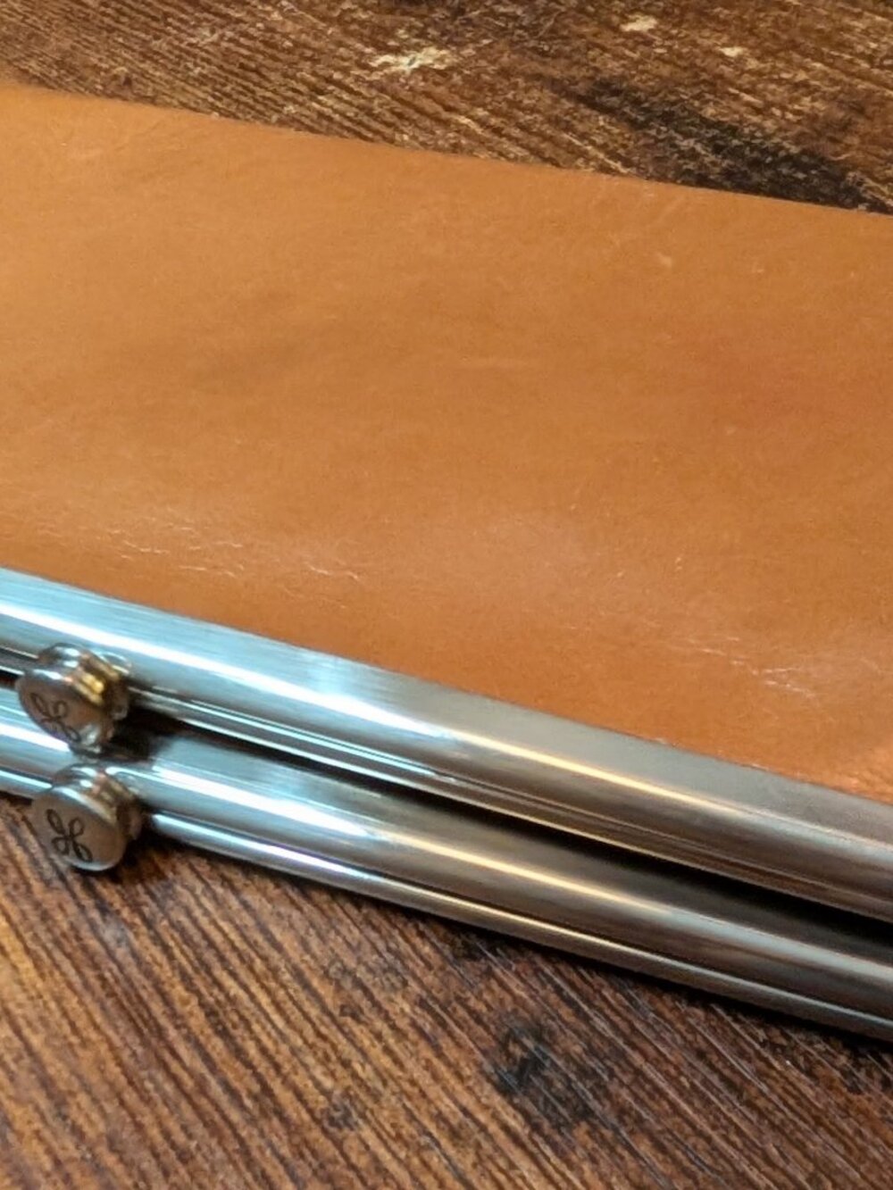 Hobo Lauren Clutch Wallet Natural Tan Kiss Lock Long Folding Magnetic